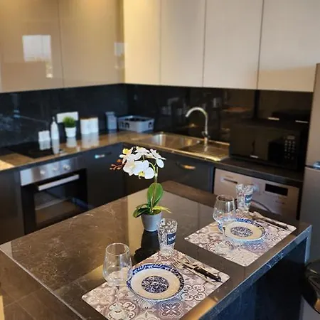 Prime Beachfront On Finikoudes Apartamento *