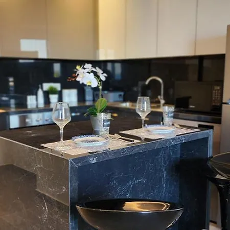 Prime Beachfront On Finikoudes Apartamento