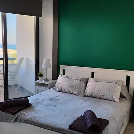 Prime Beachfront On Finikoudes דירה *