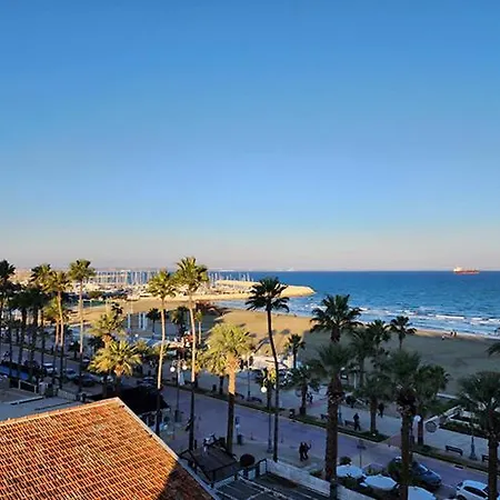 Prime Beachfront On Finikoudes לרנקה
