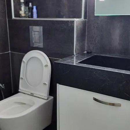 Prime Beachfront On Finikoudes شقة *