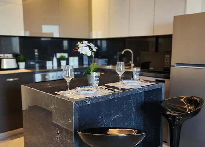 Prime Beachfront On Finikoudes Apartment