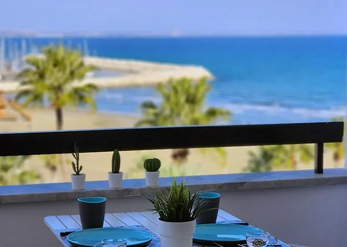 Prime Beachfront On Finikoudes * Larnaka